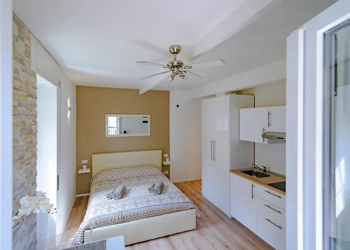 Above George * Laglio