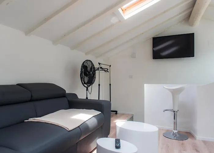 Above George לאליו