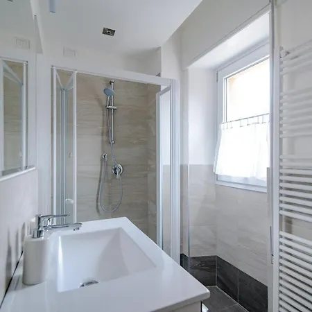 Above George Apartment Laglio