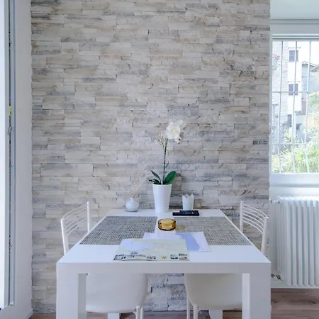 Apartament Above George Laglio