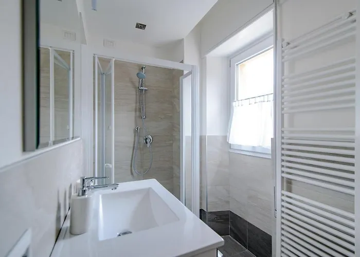 Above George Apartment Laglio